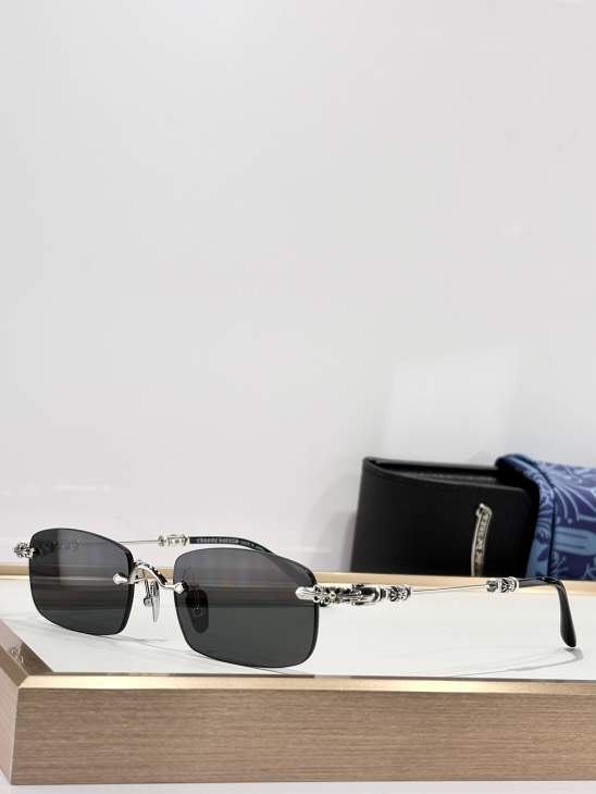 Picture of Chrome Hearts Sunglasses _SKUfw77670360fw